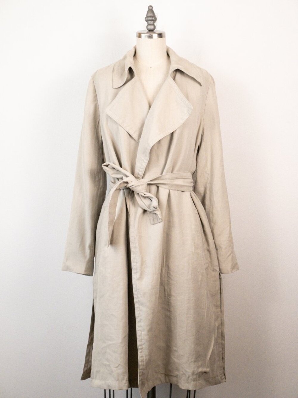 Club Monaco women's fluid drape trench coat Size M